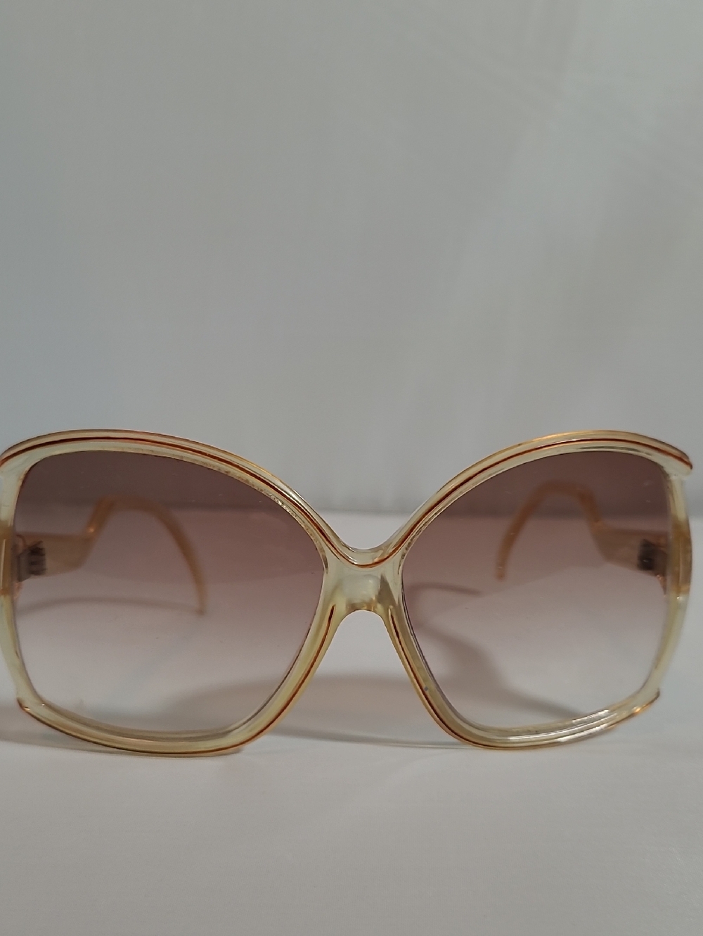 Vintage Women's Oversized Gradient Sunglasses in Light Brown